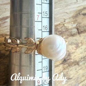Freshwater pearl Gold Ring with White